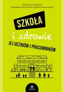 Zdjęcie okładki książki pt. "Szkoła i zdrowie jej uczniów i nauczycieli". Na jasno zielonym tle widać szkic budynku, przed nim sylwetki ludzi, powyżej nieregularnie napisany tytuł książki i nazwiska autorów.