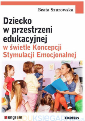 Zdjęcie okładki książki "Dziecko w przestrzeni edukacyjnej". Na pierwszym planie widoczna siedząca kobieta otoczona dziećmi. Powyżej nazwisko autora i tytuł książki.