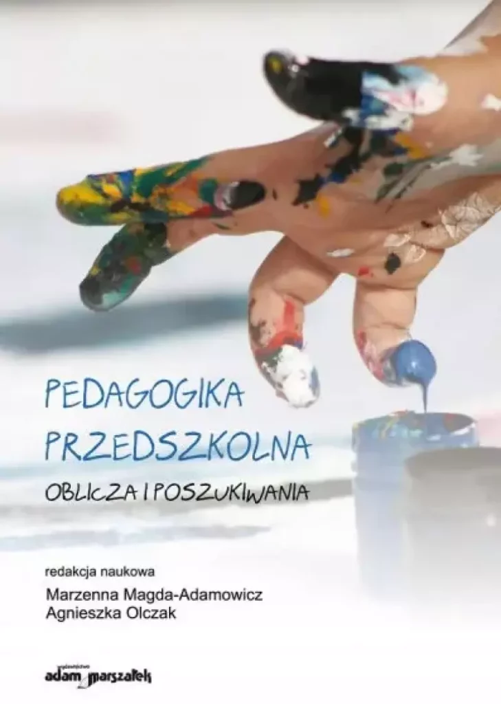 Zdjęcie okładki książki "Pedagogika przedszkolna". Na jasnym tle u góry widać dłoń ubrudzoną farbami, poniżej tytuł książki.