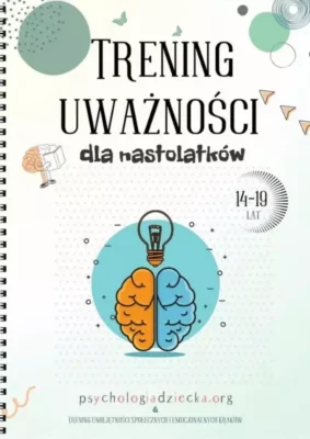 Zdjęcie okładki książki Trening uważności. U góry na jasnym tle tytuł książki, obok jasno zielone kółka, poniżej w jasnoniebieskim kółku widoczny dwukolorowy mózg a nad nim żarówka.